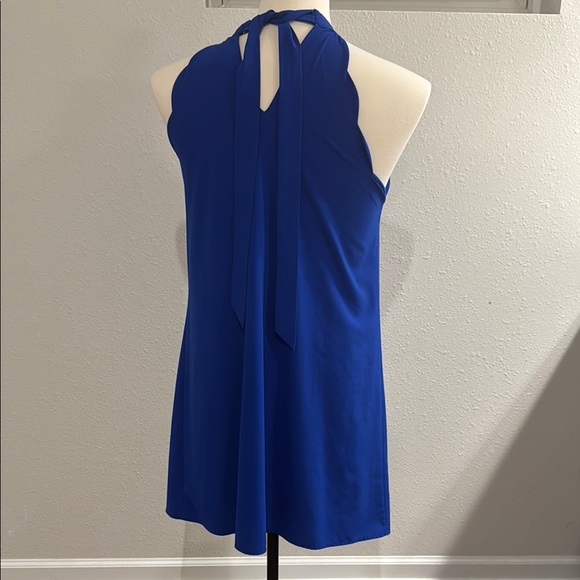 Stylish Blue Halter Dress with Scalloped Edges - Picture 2 of 3